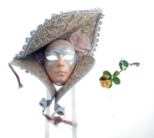 Dama Cappelo Con Bavero